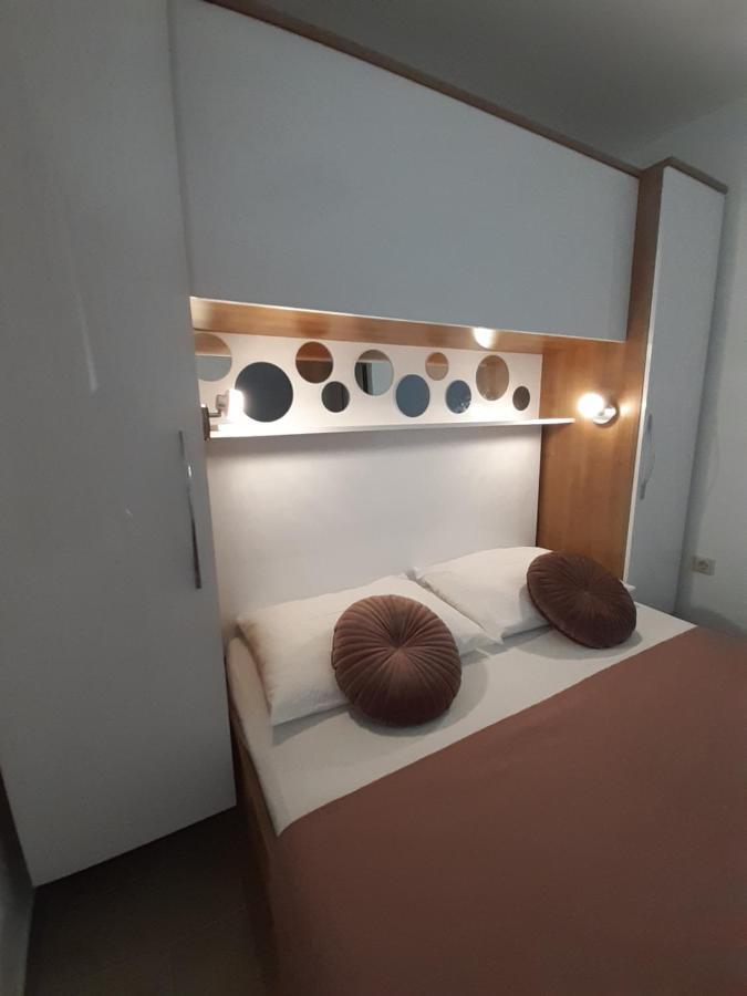 Apartment Lucky With Jacuzzi Trogir Buitenkant foto