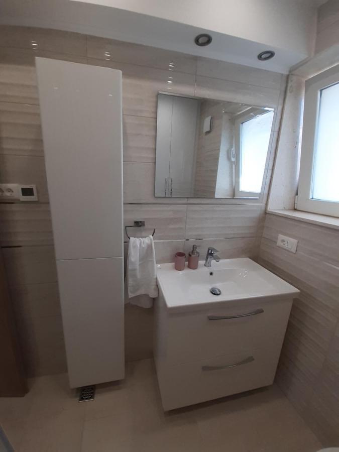 Apartment Lucky With Jacuzzi Trogir Buitenkant foto