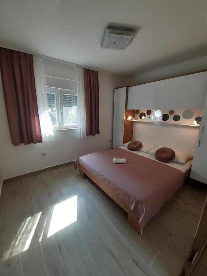 Apartment Lucky With Jacuzzi Trogir Buitenkant foto