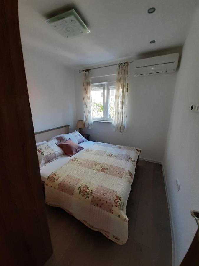 Apartment Lucky With Jacuzzi Trogir Buitenkant foto