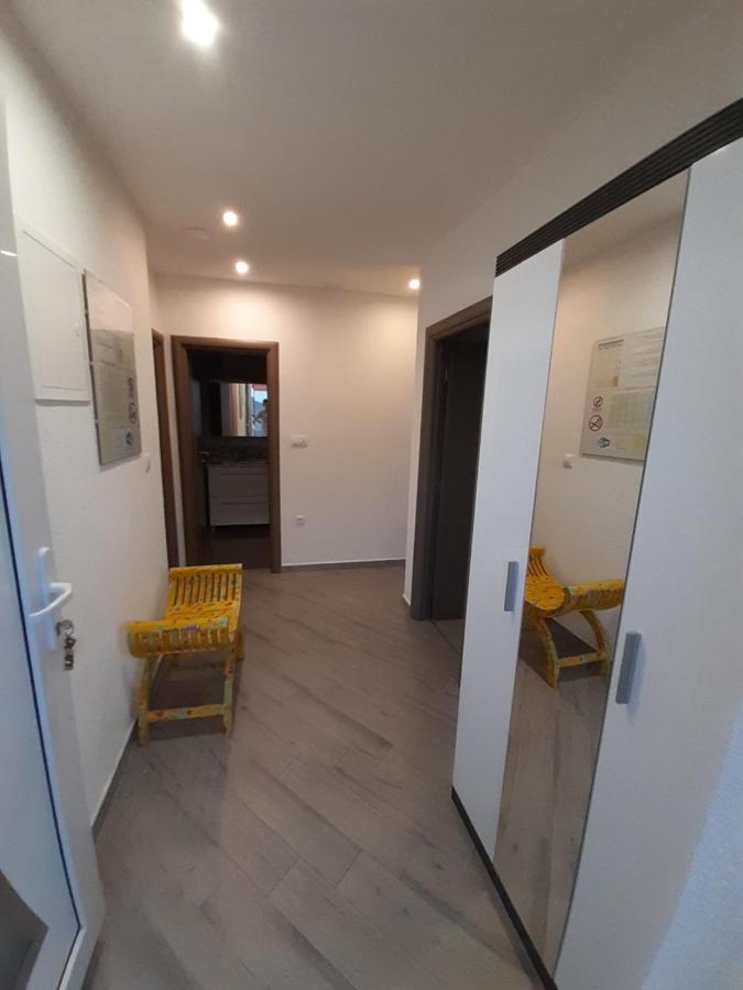 Apartment Lucky With Jacuzzi Trogir Buitenkant foto