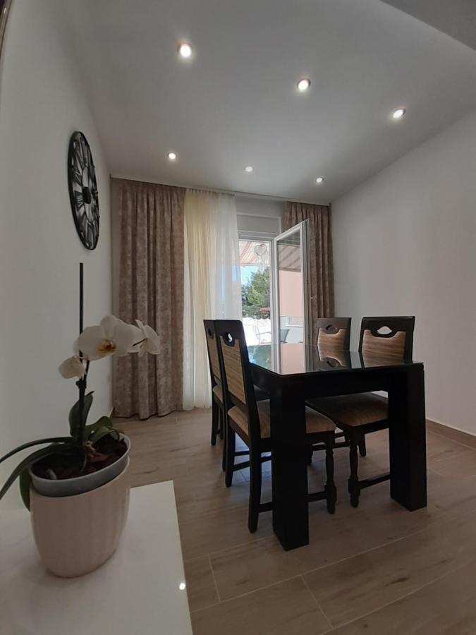 Apartment Lucky With Jacuzzi Trogir Buitenkant foto