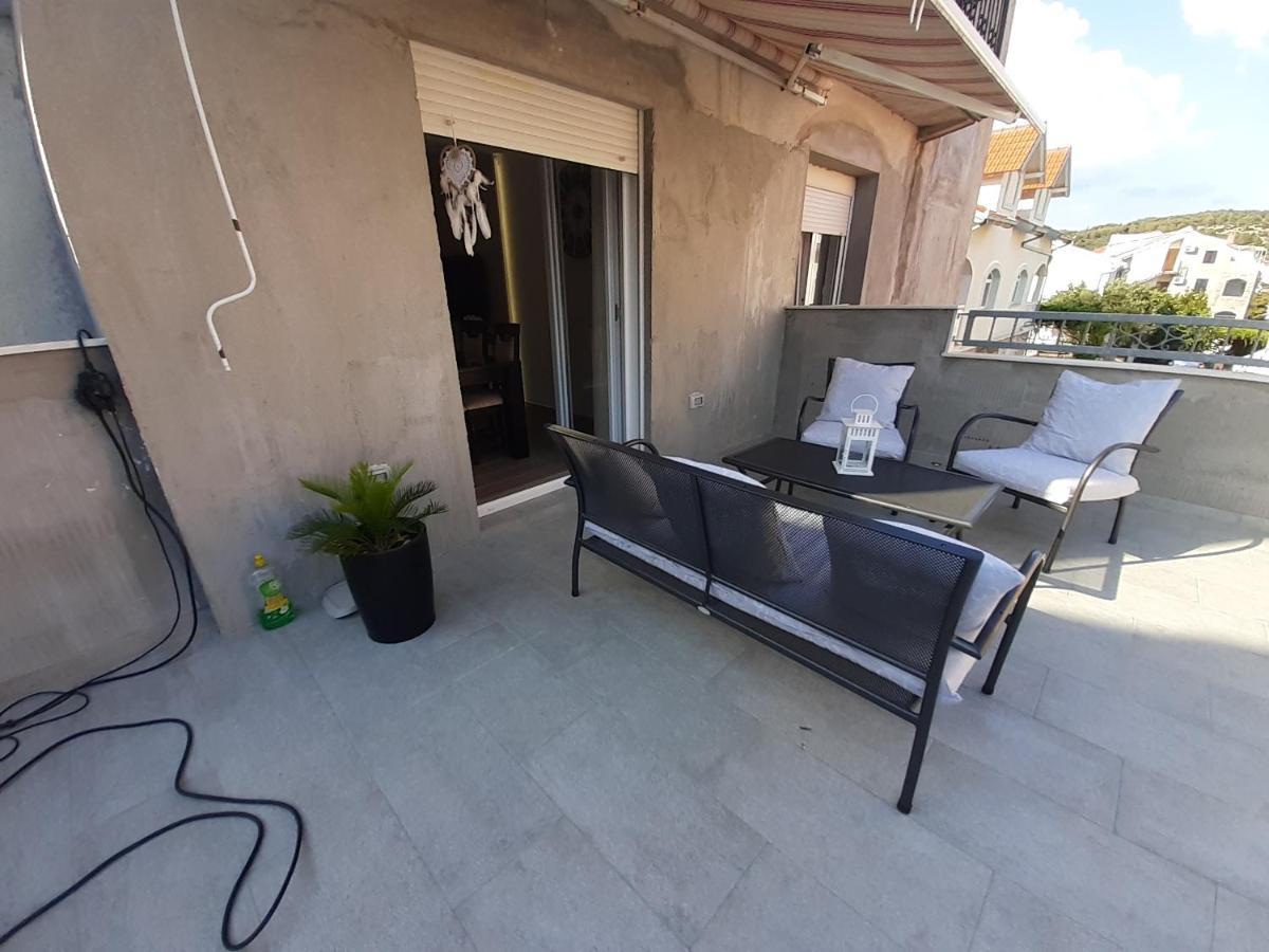 Apartment Lucky With Jacuzzi Trogir Buitenkant foto