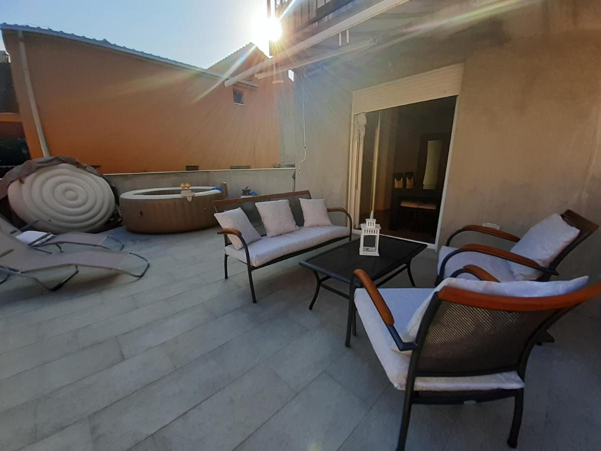 Apartment Lucky With Jacuzzi Trogir Buitenkant foto