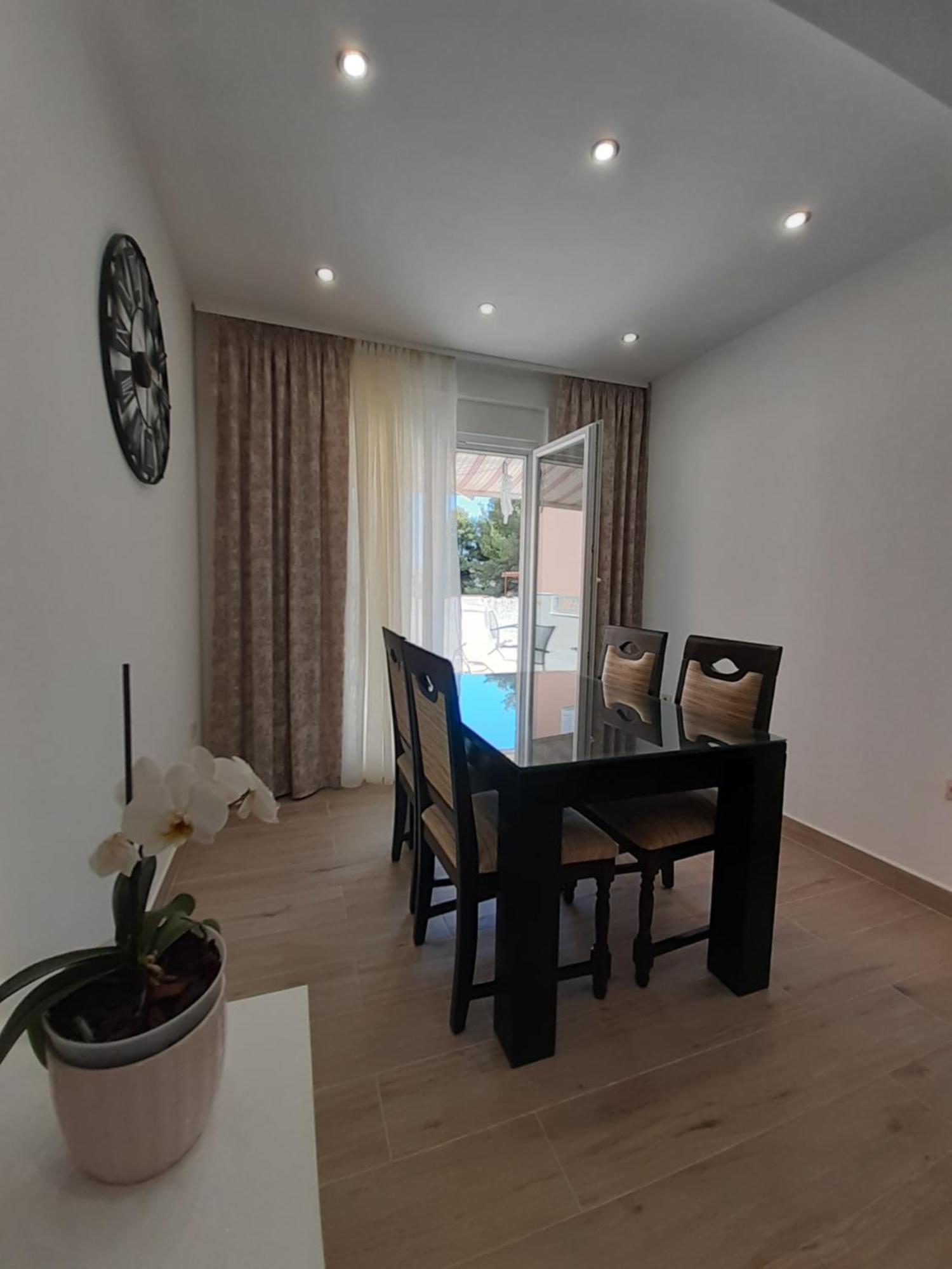 Apartment Lucky With Jacuzzi Trogir Kamer foto