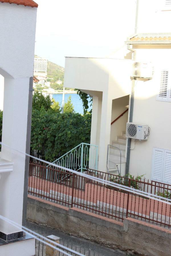 Apartment Lucky With Jacuzzi Trogir Buitenkant foto