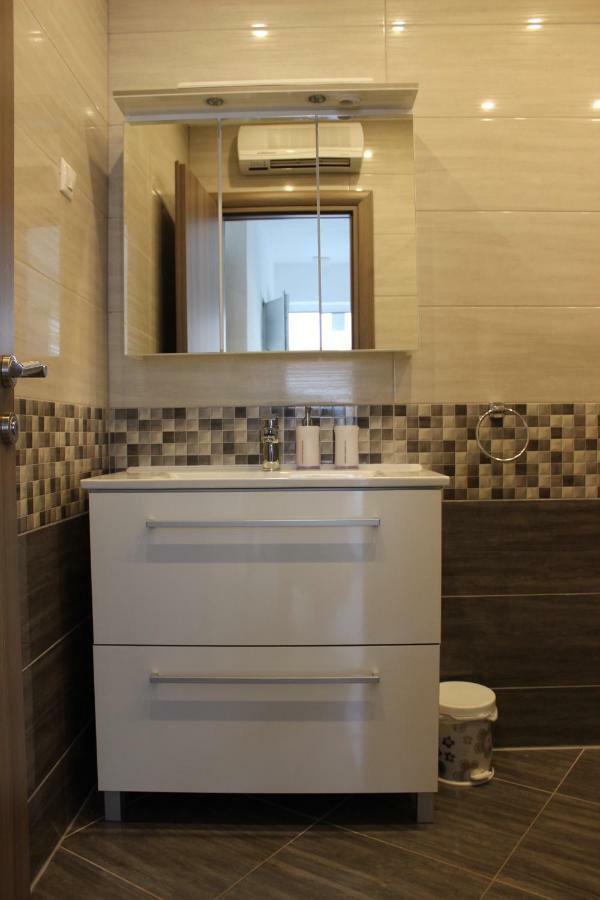 Apartment Lucky With Jacuzzi Trogir Buitenkant foto