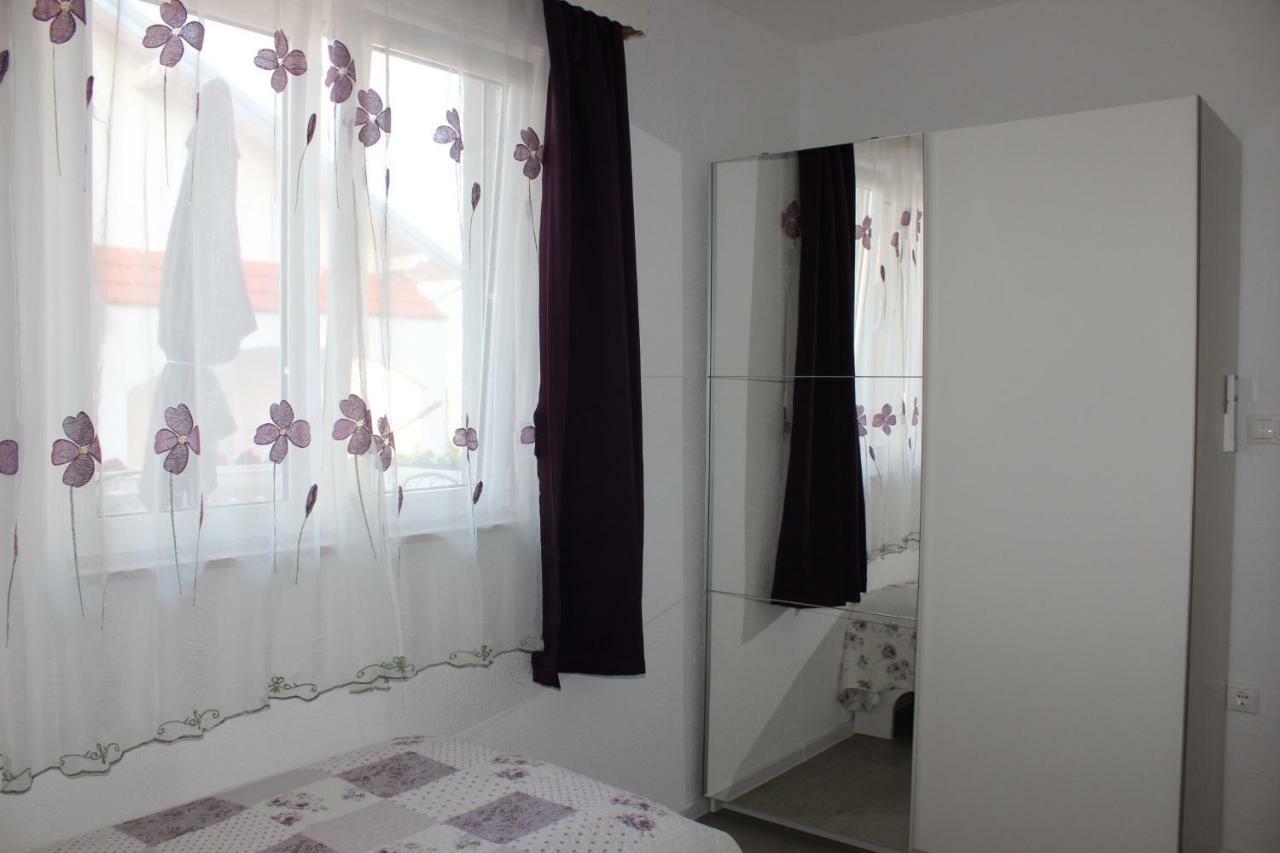 Apartment Lucky With Jacuzzi Trogir Buitenkant foto