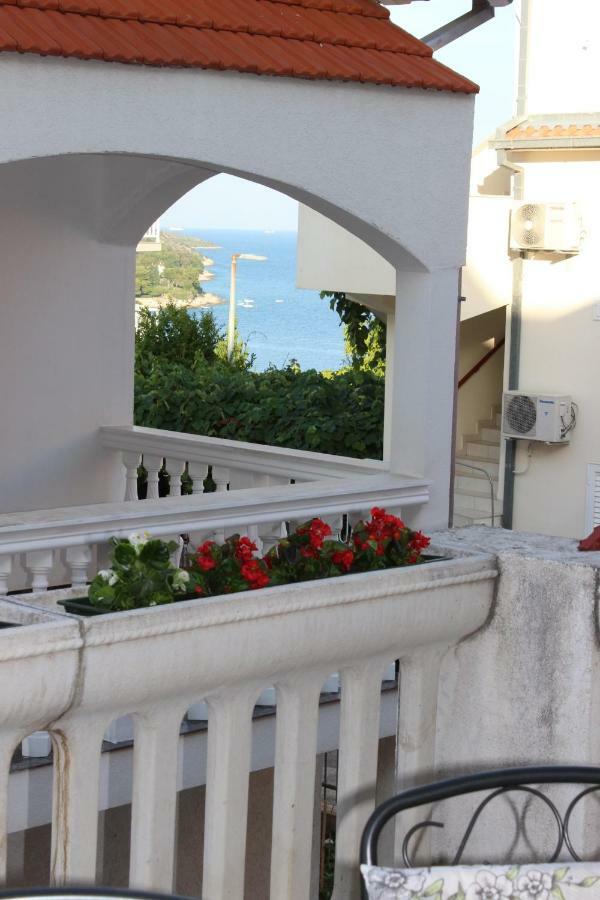 Apartment Lucky With Jacuzzi Trogir Buitenkant foto