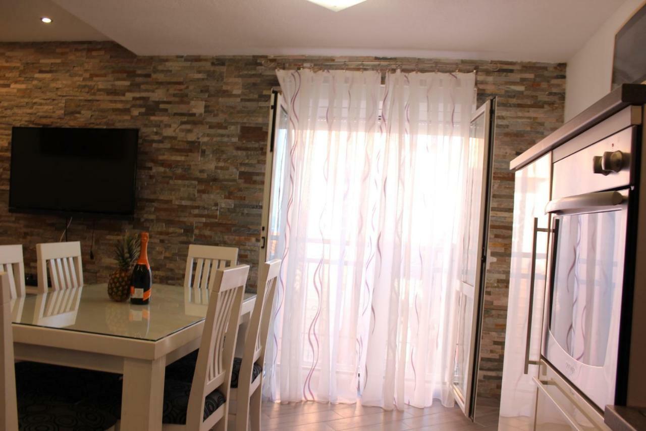 Apartment Lucky With Jacuzzi Trogir Buitenkant foto