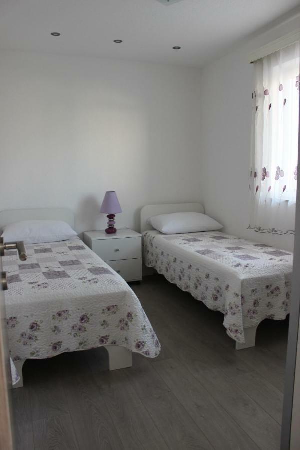 Apartment Lucky With Jacuzzi Trogir Buitenkant foto