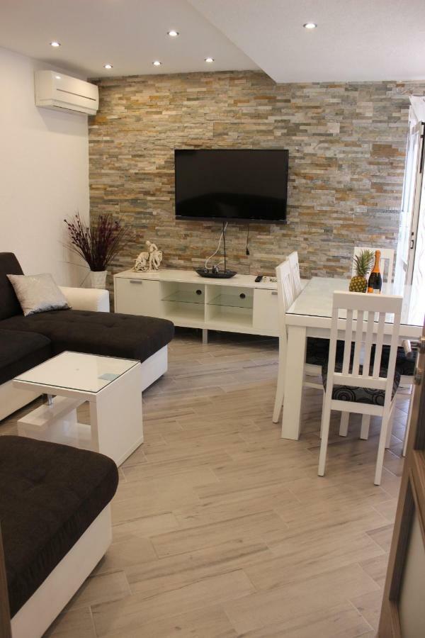 Apartment Lucky With Jacuzzi Trogir Buitenkant foto