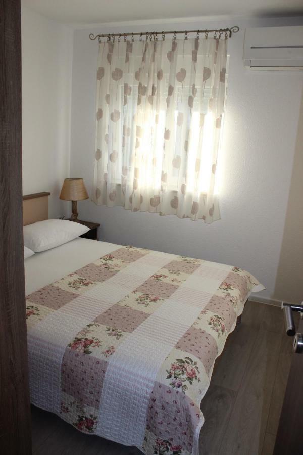Apartment Lucky With Jacuzzi Trogir Buitenkant foto
