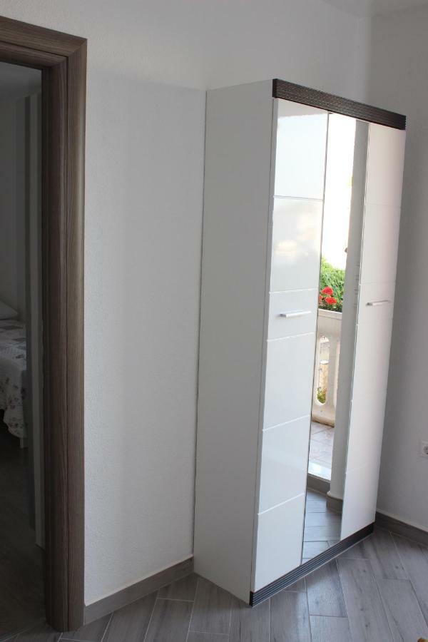 Apartment Lucky With Jacuzzi Trogir Buitenkant foto