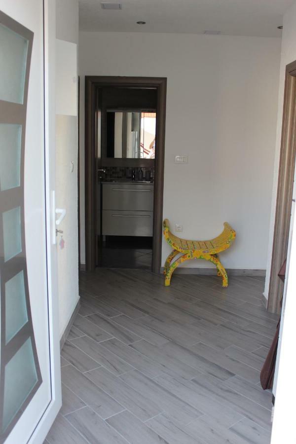 Apartment Lucky With Jacuzzi Trogir Buitenkant foto