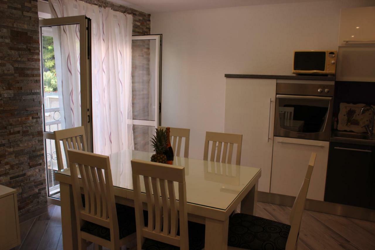 Apartment Lucky With Jacuzzi Trogir Buitenkant foto