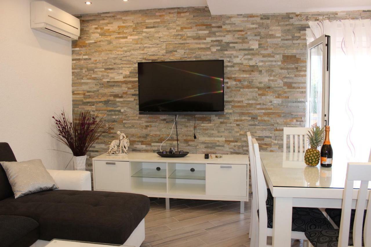 Apartment Lucky With Jacuzzi Trogir Buitenkant foto