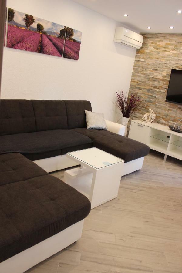 Apartment Lucky With Jacuzzi Trogir Buitenkant foto