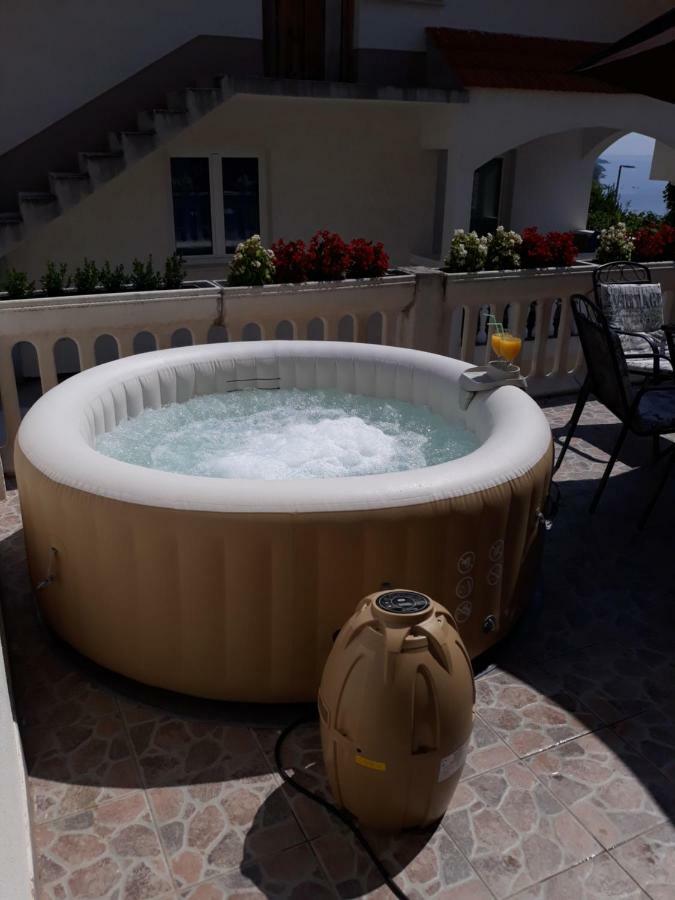 Apartment Lucky With Jacuzzi Trogir Buitenkant foto